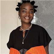 Bonjour, je m’appelle Anne Marie et je viens du Cameroun. La langue officielle chez moi c’est le Français et l’Anglais.